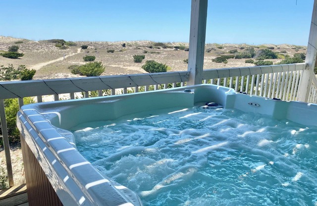 OCEANFRONT w/Views in EVERY Room, Updated 2024, Hot Tub, 2 Masters+ Dog Friendly
