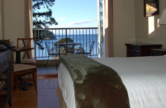 Oceanview Queen Bedroom - Mayne Island Resort