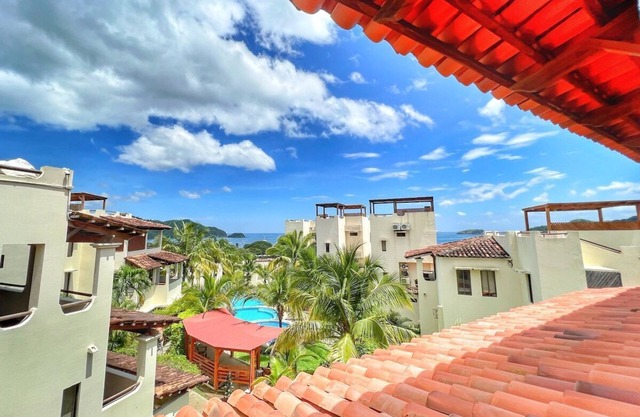 Oceanview Rooftop Patio - 5 Pools - Walk to Beach