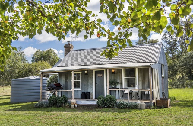 Odd Frog Lodges Cottage - a farm stay escape