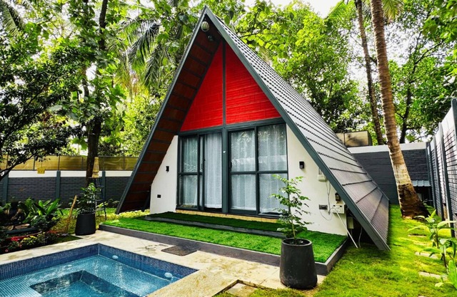 Oh-Bali Villa by Travent Mug
