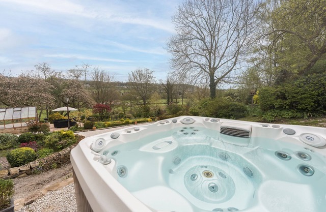 Oker Farm - a farmhouse that sleeps 12 guests in 5 bedrooms