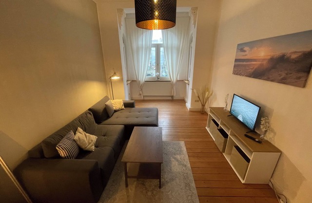 Old building vacation apartment in the Goethe district - luxury bathroom, WiFi & space for 4 people
