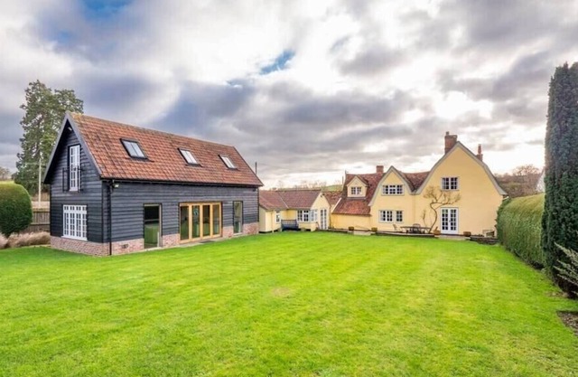 Old Hare and Hounds and Writer's Barn, Somerton