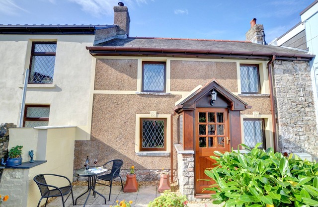 Old Newton Cottage - Two Bedroom House, Sleeps 3