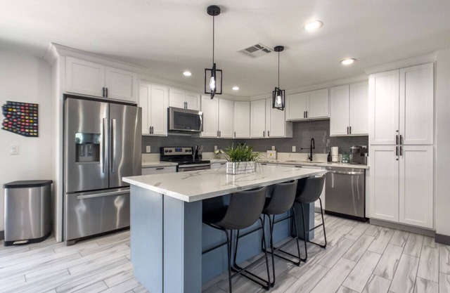 Old Town Oasis, Pool,& Prime Location!