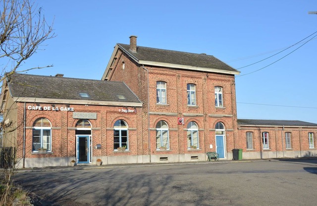 Old village train station, 5 bedrooms and 4 bathrooms, small garden