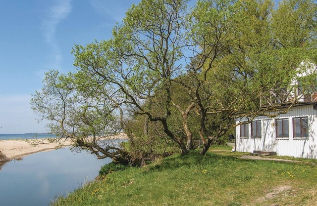 Older cottage with fantastic views of the sea and in a secluded location.