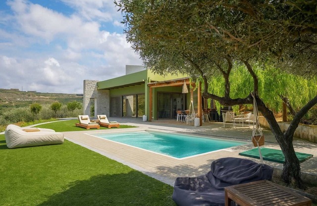 Oliva Emerald Eco - Secluded Off-Grid Vineyard Villa