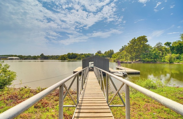 On-Site Lake Access: Pet-Friendly Vinita Home