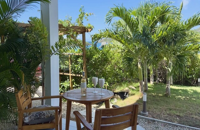 One Bedroom Apartment within walking distance of English Harbour