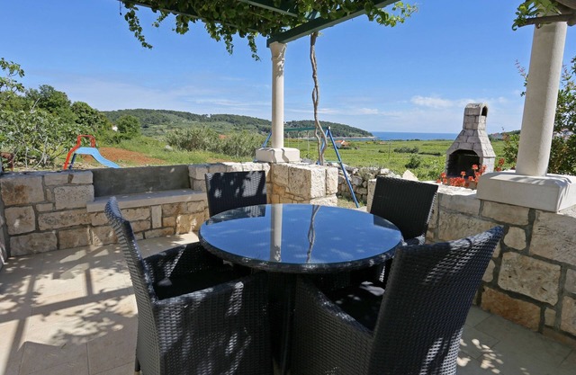 One bedroom apartment with terrace and sea view Lumbarda, Korčula (A-4429-a)