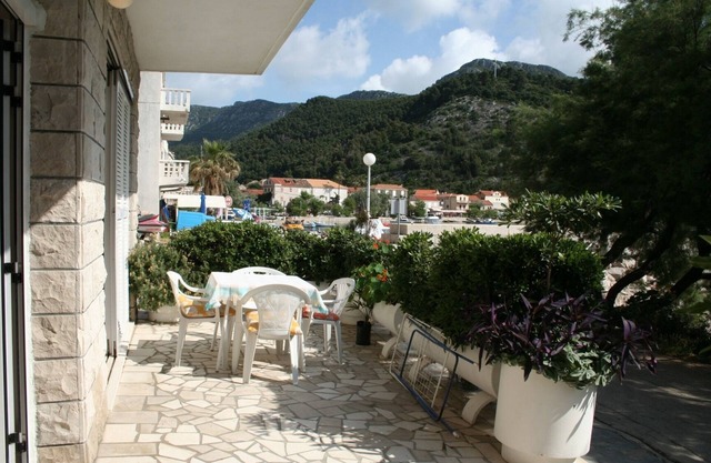 One bedroom apartment near beach Trstenik, Pelješac (A-4566-a)