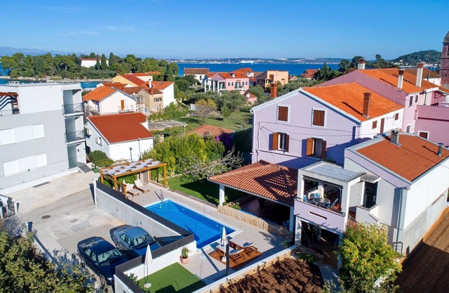 One bedroom apartment with terrace and sea view Preko, Ugljan (A-14163-a)