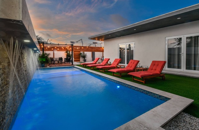 One Happy Getaway on One Happy Island! Stylish Stay Near Attractions & Beach