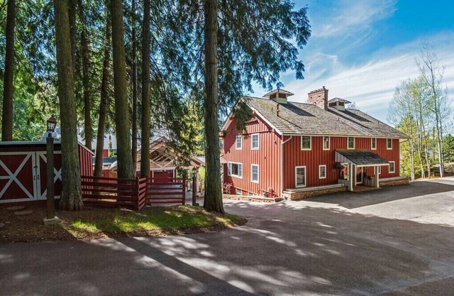 One of a kind gem- 2 rental units on 1.2 lakefront acres ideal for 2 families