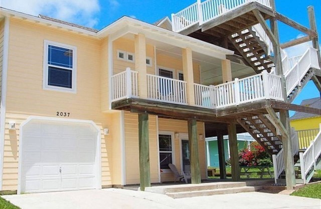 ONLY In-Town Neighborhood w/Restaurant, Bar, Pool/Hot Tub, Beach & Cart Access