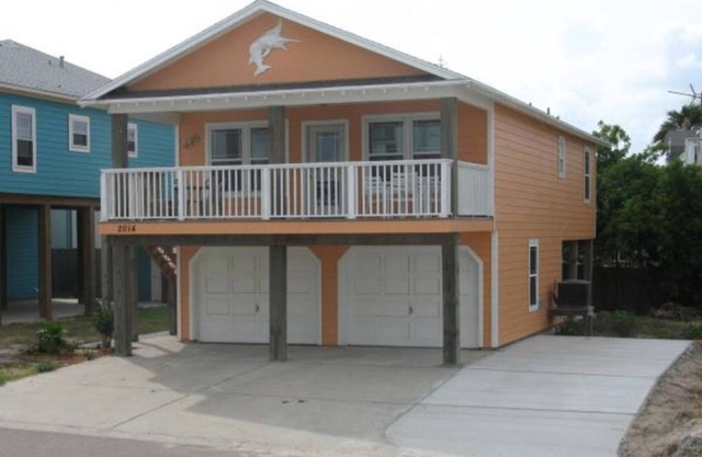 ONLY In-Town Neighborhood w/Restaurant, Bar, Pool, Hot Tub, Beach & Cart Access