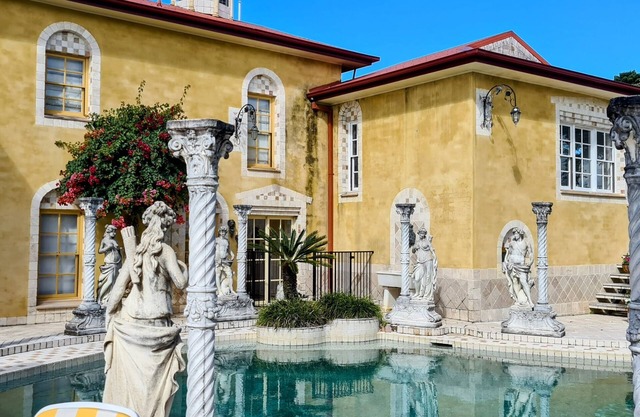 Opulent Serene apartment @ Palazzo Sophia Byron panoramic seaview & sugarfields