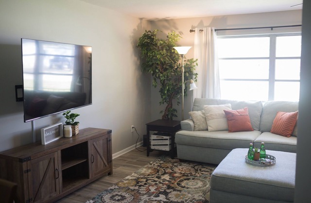 Orange Tree Cottage- Entire Cottage, Cute and Charming!