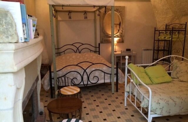 Original troglodyte house on the banks of the Loire: Les Troglos Verts