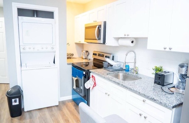 Ousby Luxury apartment unit 2. 1-bedroom with AC, WiFi