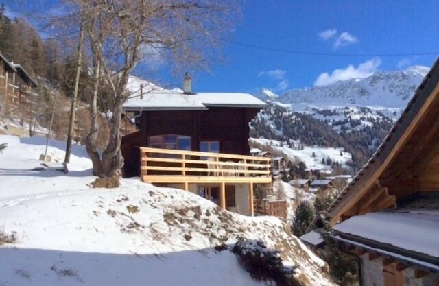 Outside : 2-storey flat in a typical chalet in Chandolin, for 5 persons, beautiful terrace with nice