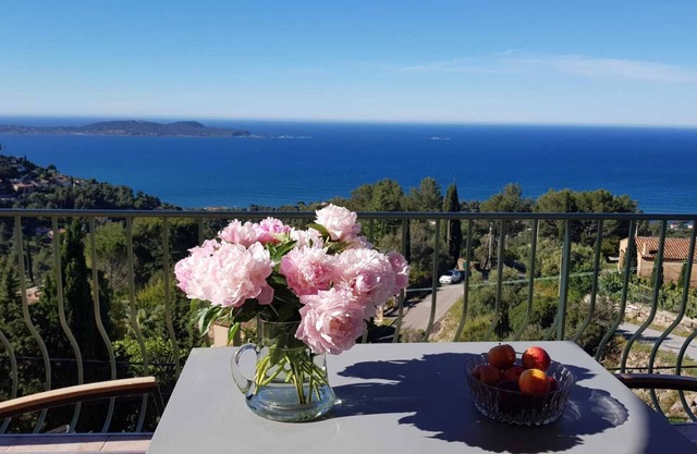 Oversea view, 180° for 2 to 4 Persons, QUIET garden, 2 terraces Wifi