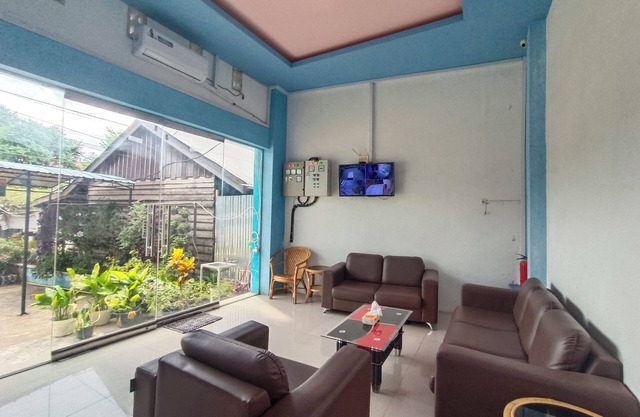 OYO 92207 Hotel Koperasi