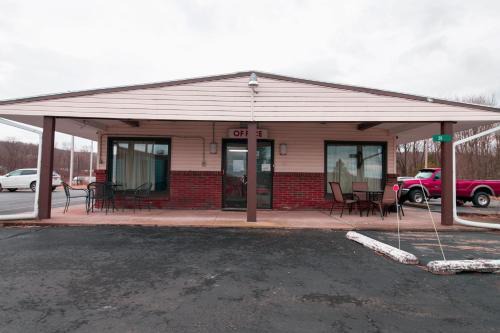 OYO Hotel Dalton PA I-81