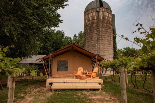 Painted Prairie - Vineyard Hause