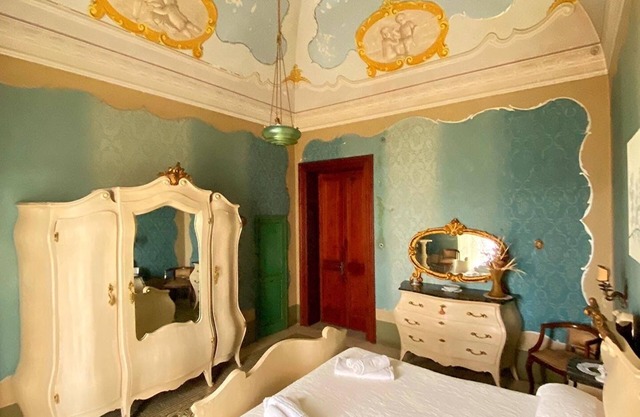 Palazzo Sabella Tommasi white suite