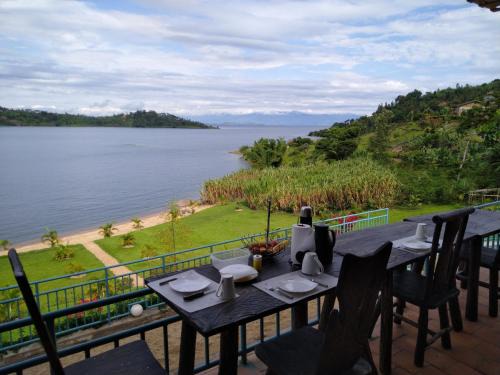 PALEGA BEACH INN