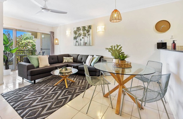 Palm View- 9 Pools, BBQ & Gym