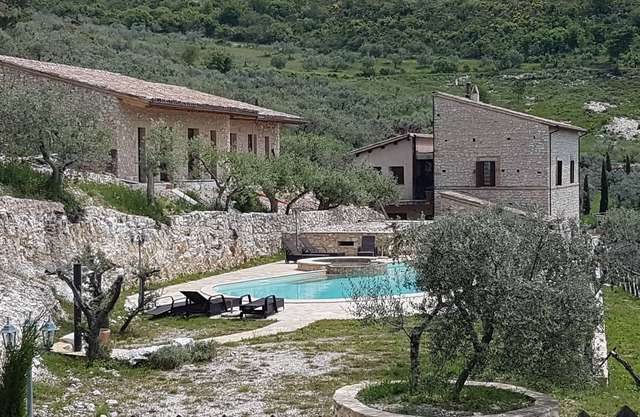 PANORAMIC FARMHOUSE IN UMBRIA IN SPELLO. MEDIEVAL RESIDENCE WITH RESTAURANT