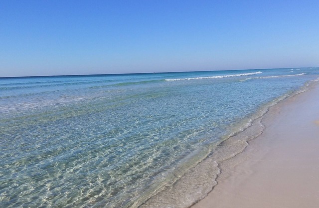 Paradise On The Beach With Crystal Clear Water & Gulf Front Complex-2 BR Suites