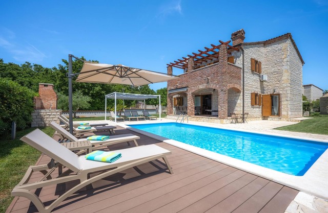 Paradise Villa Stone Queen with Pool, 4 bedrooms, shared Tennis court