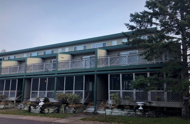 Parkside Condo 6 - Condo Conveniently Located Across from Joni`s Beach