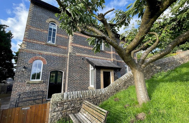 Pass the Keys | Converted Sunday School for 4 with Views & Garden