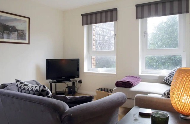 Pass the Keys | Cosy and Bright 2 Beds Flat with - Free Parking