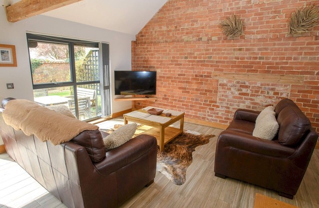 Pass the Keys | Hemmel Barn - Ideal Family Getaway