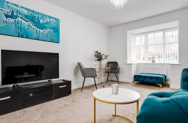 Pass the Keys | Modern and Cozy Kirkby Retreat Parking Sleeps 5