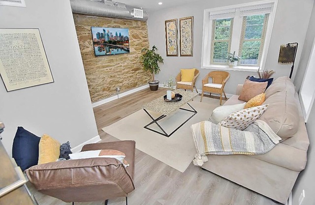 Patio/Grill/Chestnut Hill/2 BR/1.5 BA