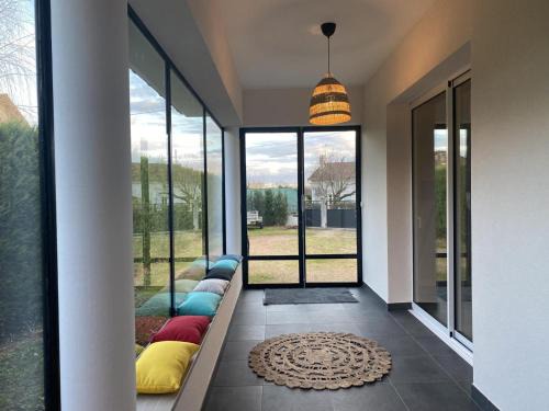Pavillon rénové avec jardin arboré, proche centre-ville, véranda, parking, wifi, idéal familles - FR-1-489-417