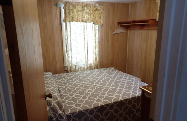 Peaceful cabin on Robinson Lake at Millers Resort!