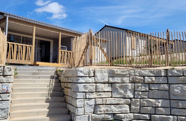 Peaceful Chalet with Pool near Gulf of Morbihan