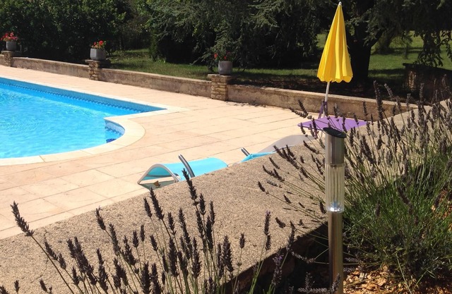 Peaceful charming rental, 2 people, swimming pool