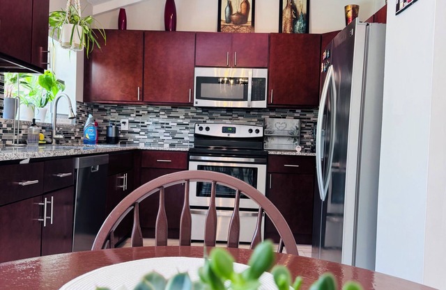 Peaceful Getaway With Fenced Private Backyard, 15 Miles From Downtown Tampa