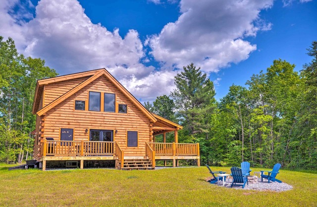 Peaceful North Haverhill Haven w/Wood Fire Pit