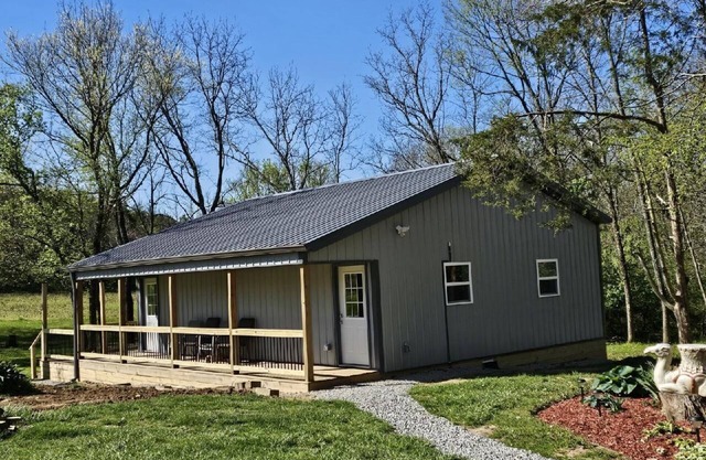 Peaceful, Quiet and Country with 2 bedrooms and WiFi, AC in marvelous Morrow